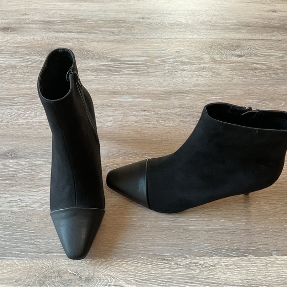 NWOT Express High Heeled Cap Toe Suade Ankle Boot, Size 9 - Picture 5 of 6